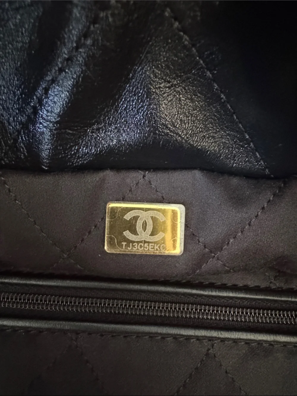 CHANEL 22 Bag 2024 Limited Edition Balck Quilted Lambskin Shoulder Bag
